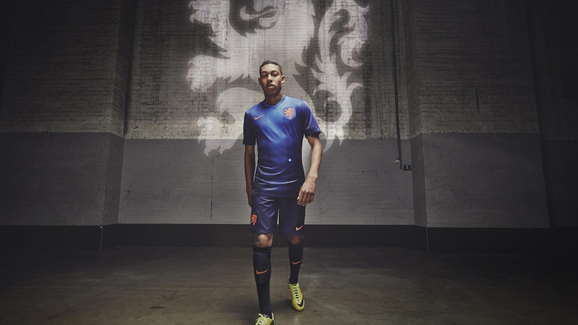 逆天身体天赋!弗拉格罚球线起跳滑翔上篮美如画,超远扣篮造犯规震动全场